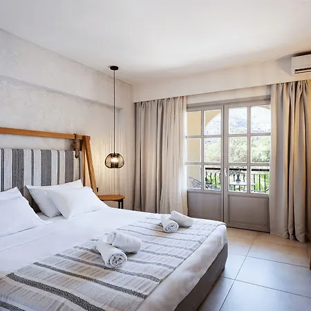 Pedi Hotell 4*