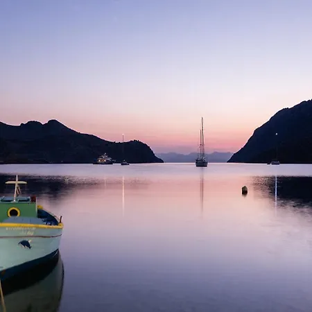 Pedi Hotell Symi